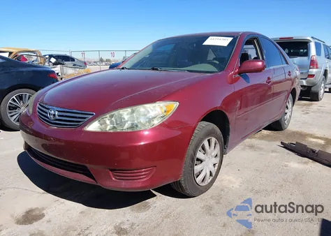 2005 Toyota Camry Le z USA, uszkodzony, nr VIN 4T1BE32K55U004311